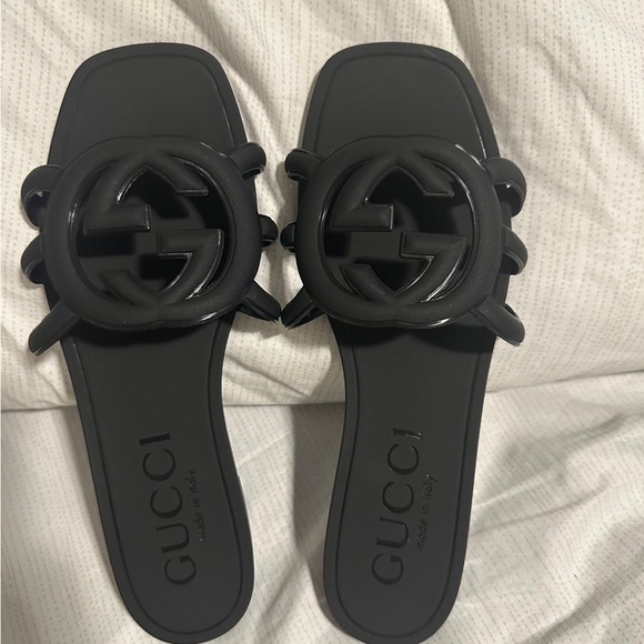 Gucci Women's Black Logo Sandals - Picture 1 of 3